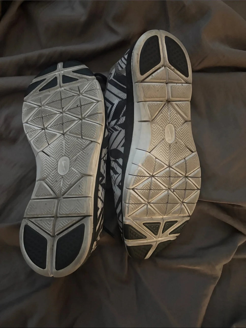 Nike Men's Black and White Patterned Running Sneakers